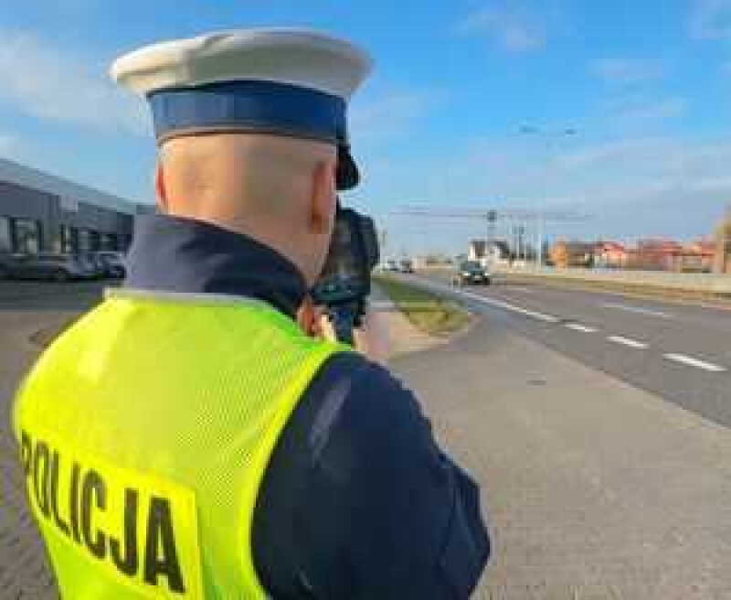 Przekroczył prędkość ale nie tylko – okazało się że złamał sądowy zakaz kierowania