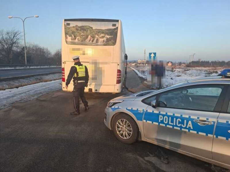 Wejherowscy policjanci kontrolują autokary