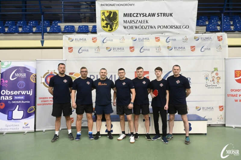 Strażacy skrzyżowali rakietki