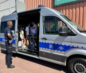 Policjanci z Wejherowa i Rumi wzięli udział w akcji „Witajcie Wakacje”
