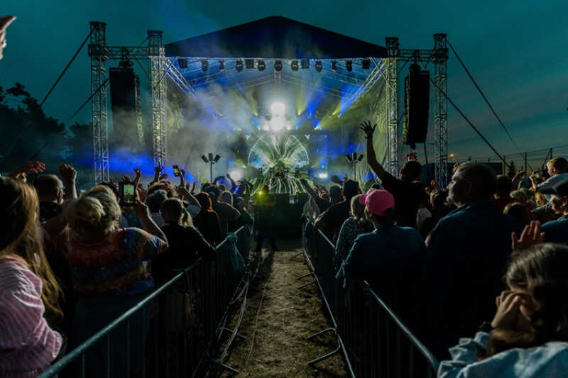 Letnie Granie w Rumi rozpoczęte z wielkim rozmachem – tłumy, muzyka i niezapomniana energia