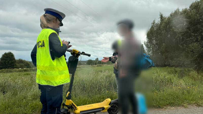 Na dwóch kółkach po mandaty – policjanci prowadzili działania E-rowery