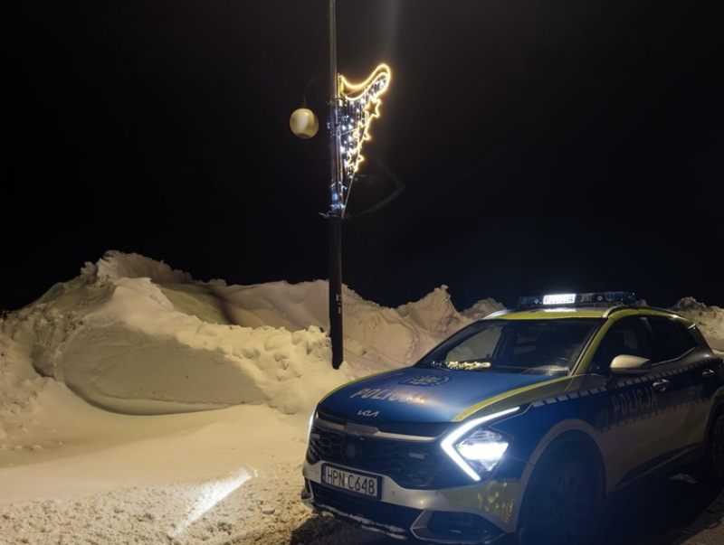 Apel policji: ostrożnie na zimowych drogach. Uwaga na lokalne ulice i zwierzynę