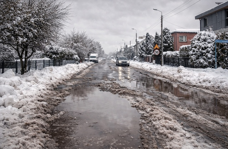 Celowe ochlapywanie pieszych? Czytelnicy alarmują!
